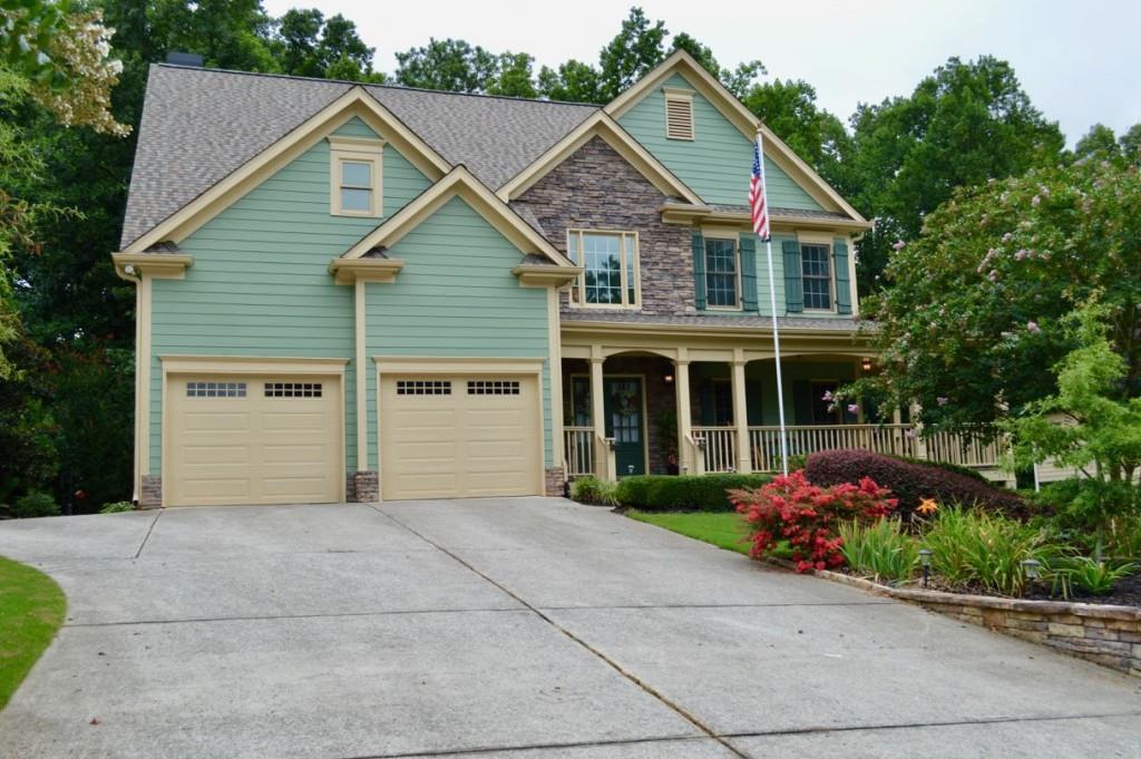 8940 Blakewood Ct., Gainesville, GA 30506