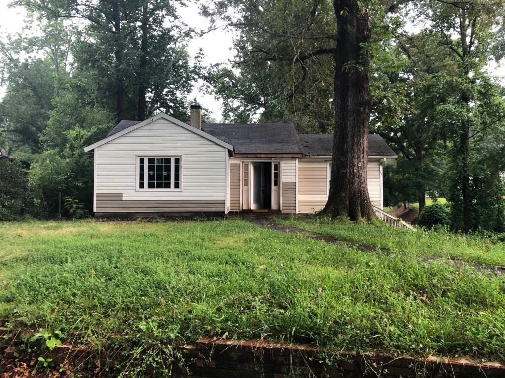 2340 Saint James Dr., Atlanta, GA 30318