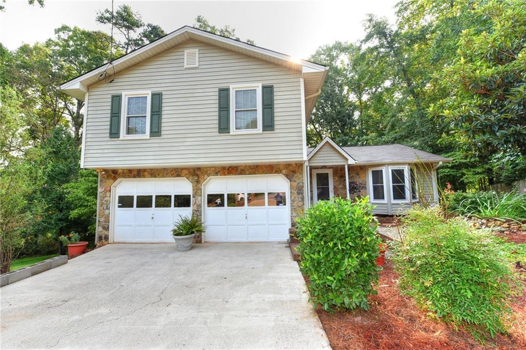 838 Chartley Dr., Lilburn, GA 30047
