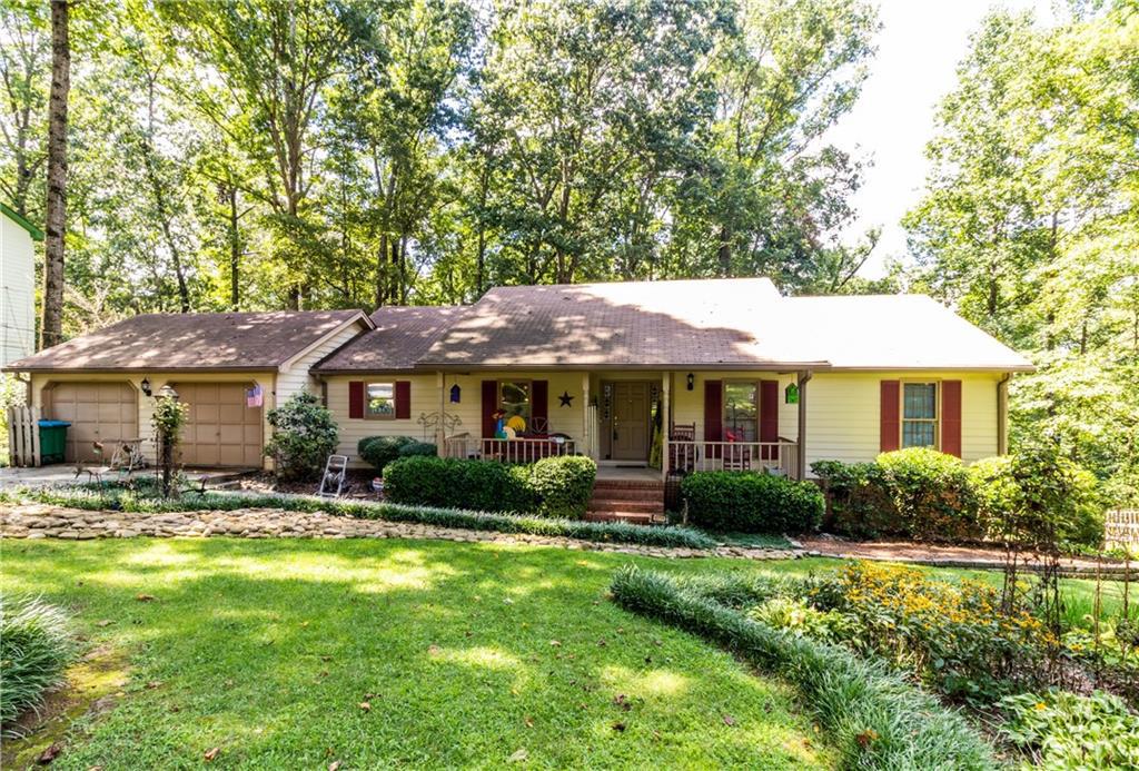 1286 Larkview Dr., Lilburn, GA 30047