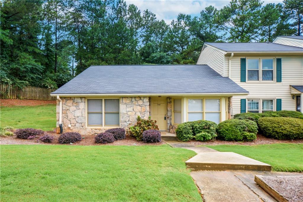 722 Longleaf Dr., Lawrenceville, GA 30046