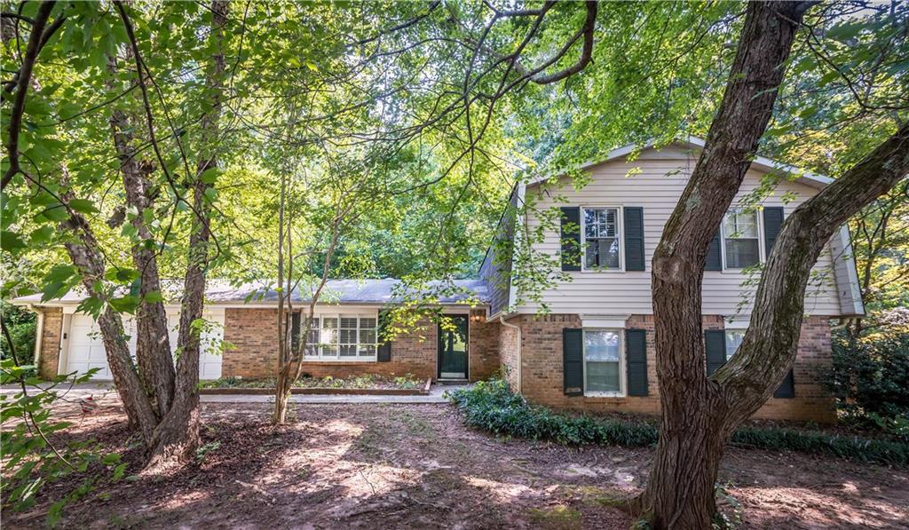 1146 Golden Cir., Lilburn, GA 30047