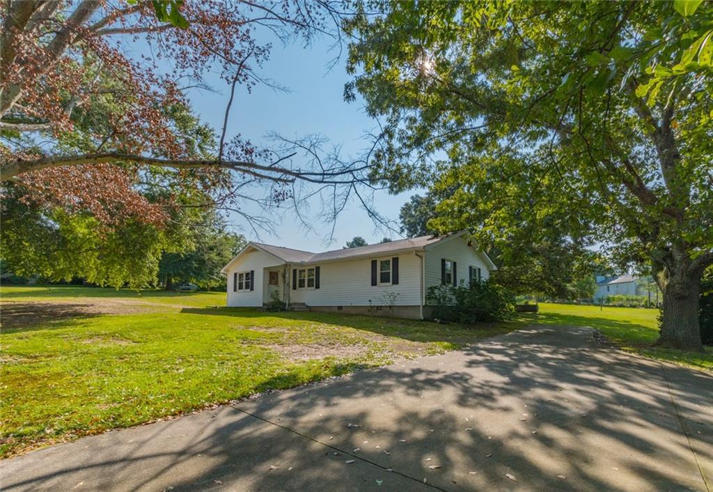 1242 Cooper Rd., Snellville, GA 30078