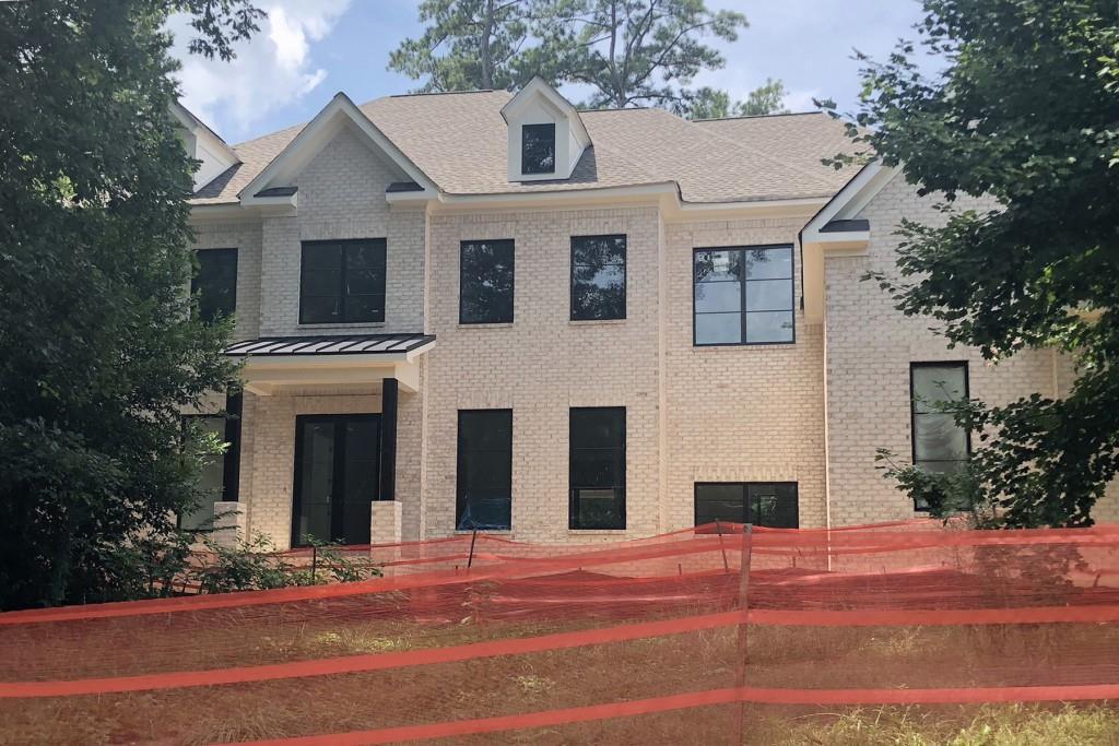 4736 Lake Forrest Dr., Sandy Springs, GA 30342