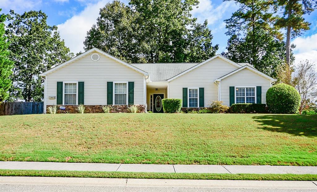 300 Hillcrest Ln., Canton, GA 30115