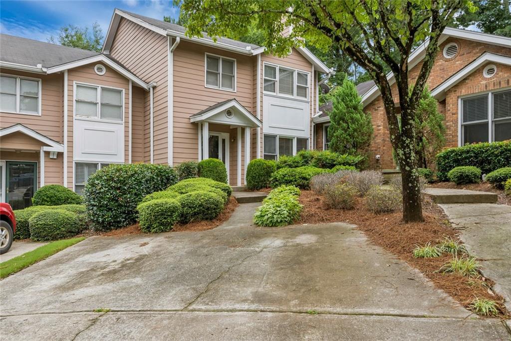 184 Peachtree Hollow Ct., Atlanta, GA 30328
