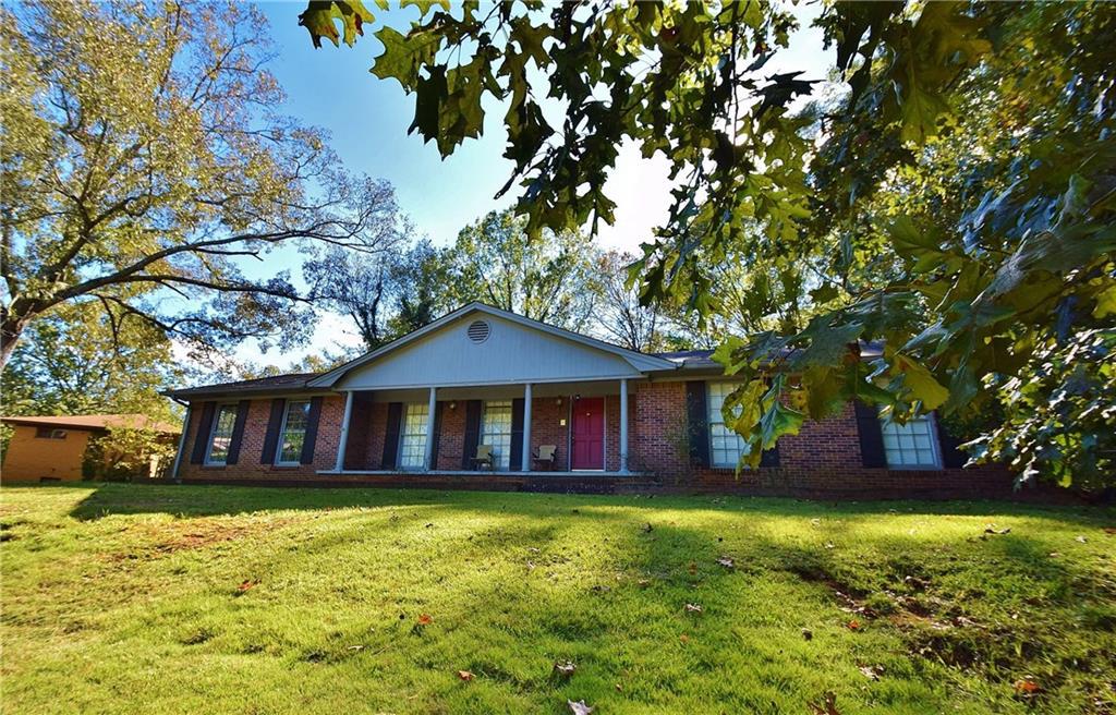 1131 Lakeshore Dr., Gainesville, GA 30501