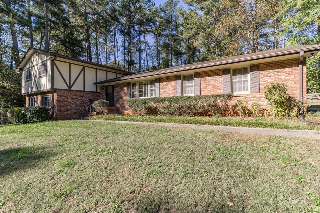 4924 Mountclaire Rd., Stone Mountain, GA 30087