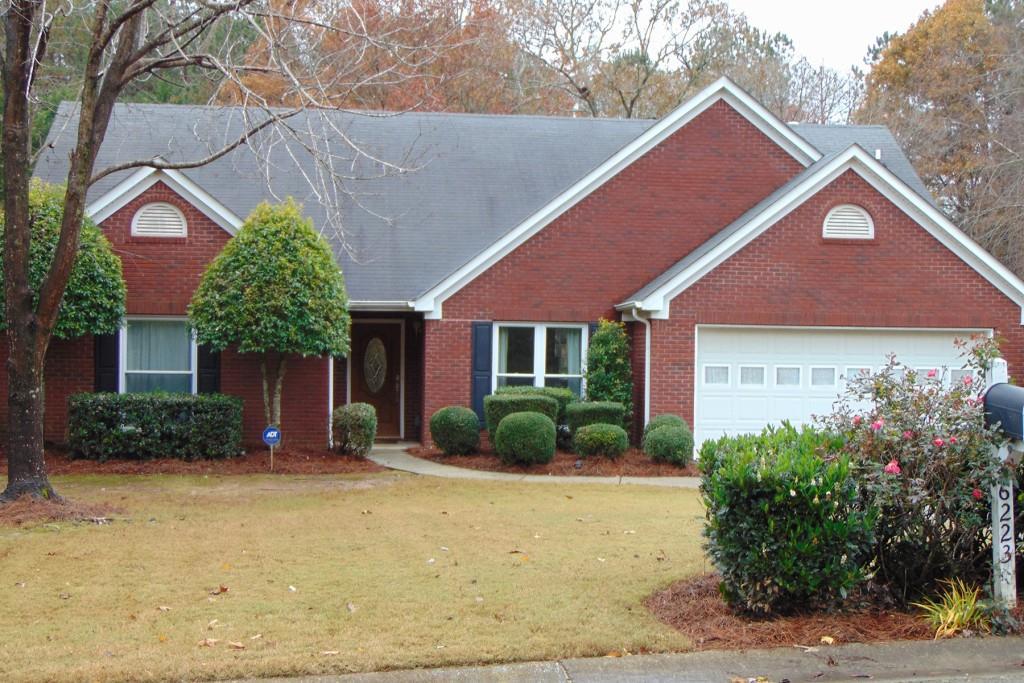 6223 Rock Port Dr., Flowery Branch, GA 30542