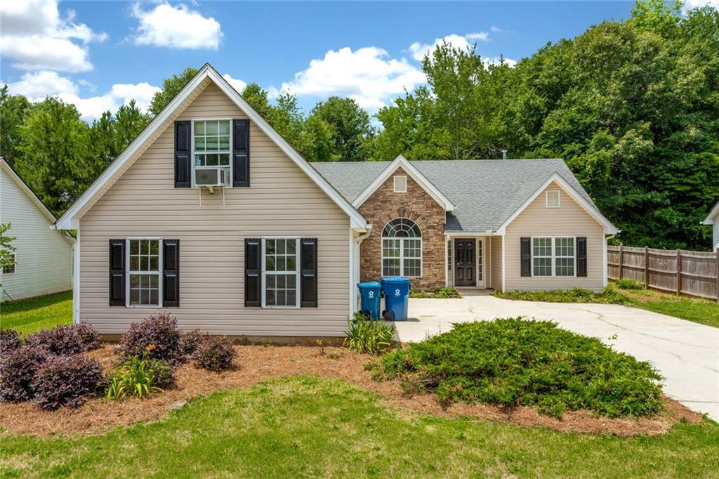 1042 Harbins Pass Dr., Dacula, GA 30019