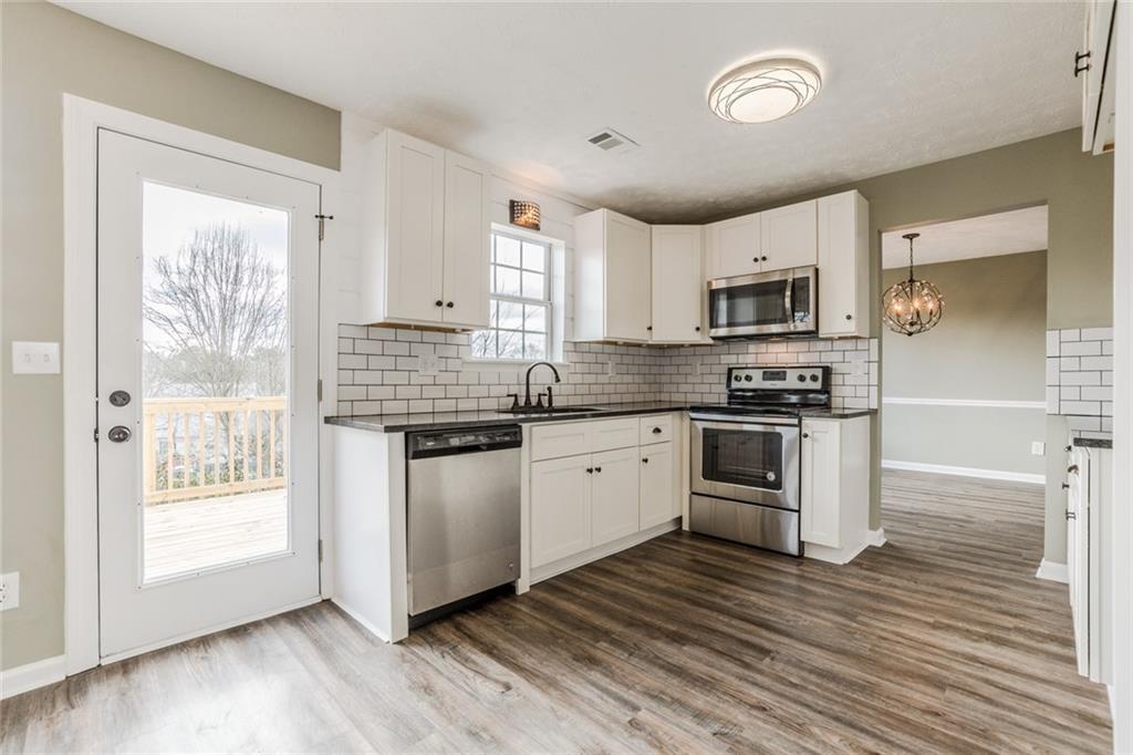 515 Cambridge Way, Walnut Grove, GA 30052