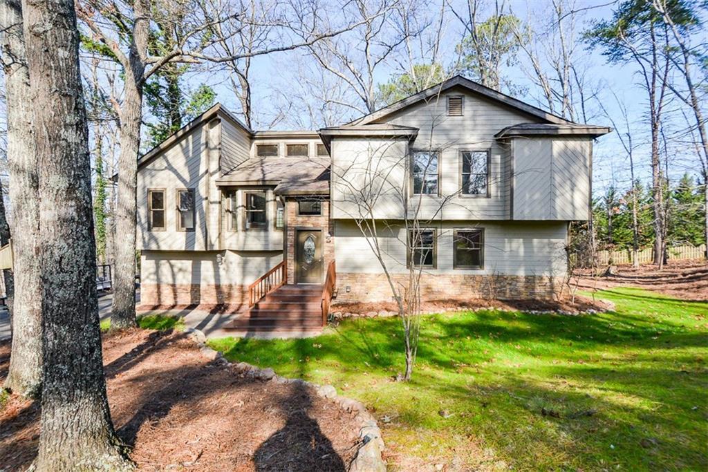 1115 Honeysuckle Dr., Canton, GA 30114