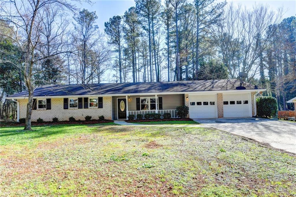 892 Pinecrest Cir., Lilburn, GA 30047