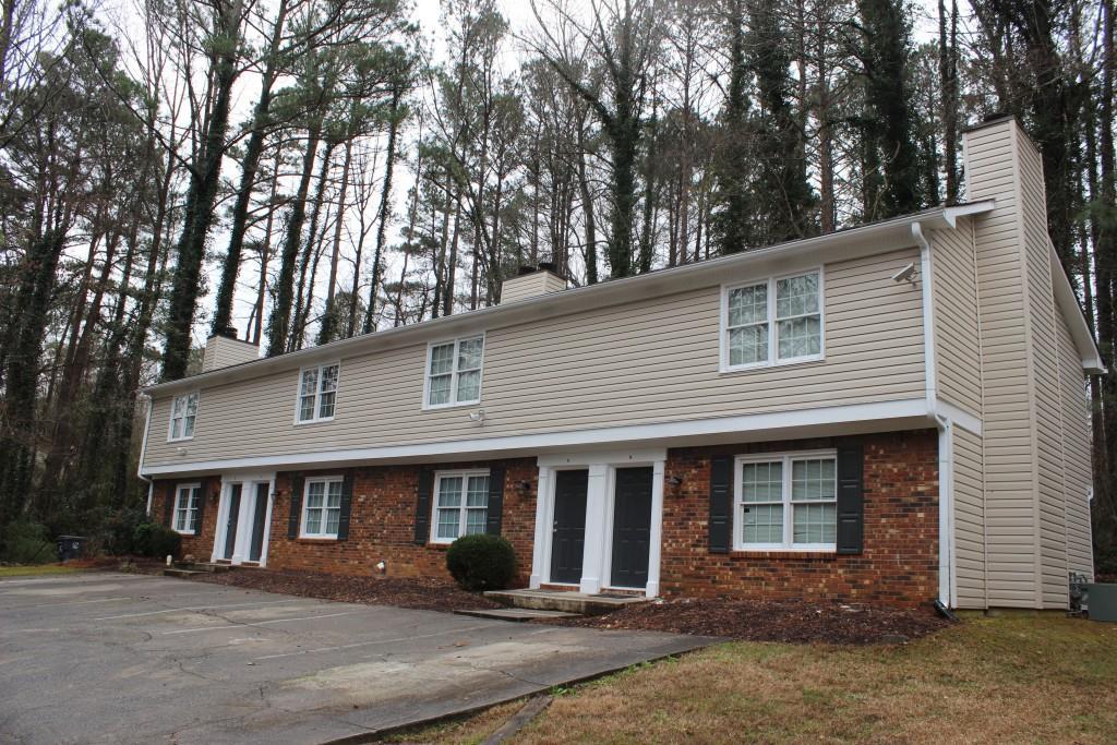 698 Burnt Creek Dr., Lilburn, GA 30047