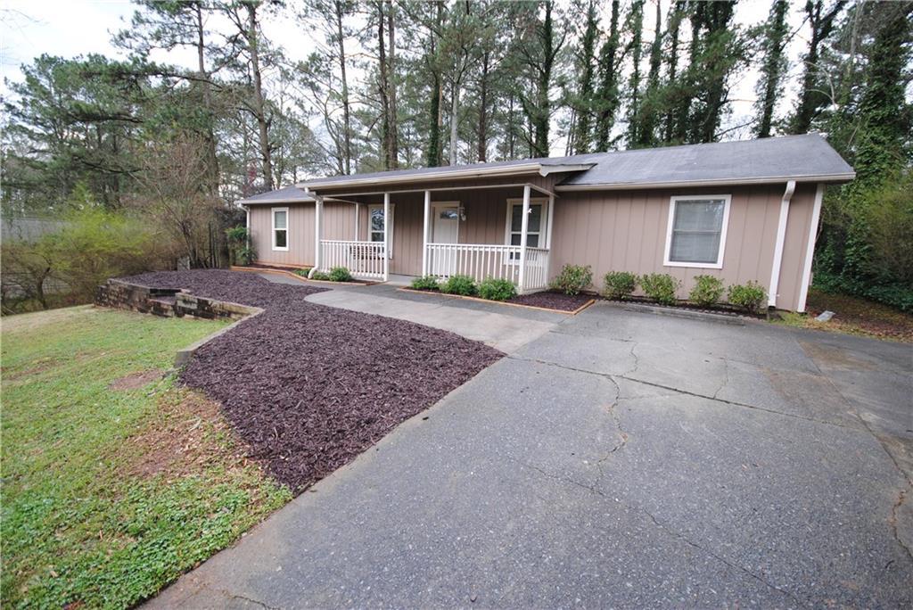156 Little Brook Dr., Woodstock, GA 30188