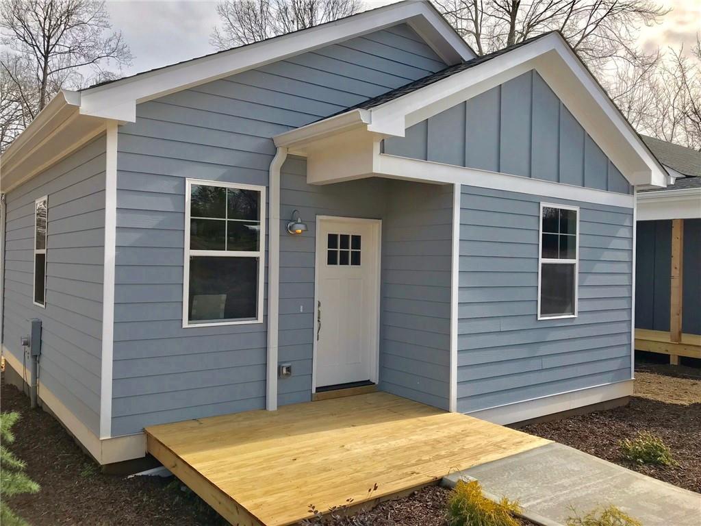 304 Cottage Ct., Ball Ground, GA 30107