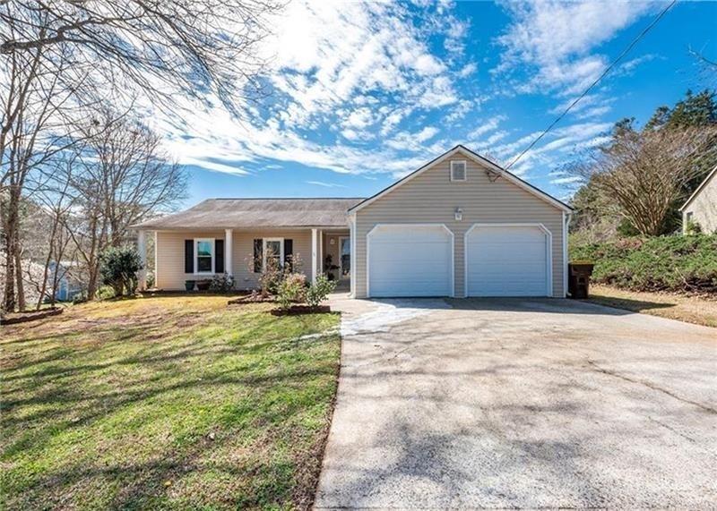215 Colemans Bluff Dr., Woodstock, GA 30188