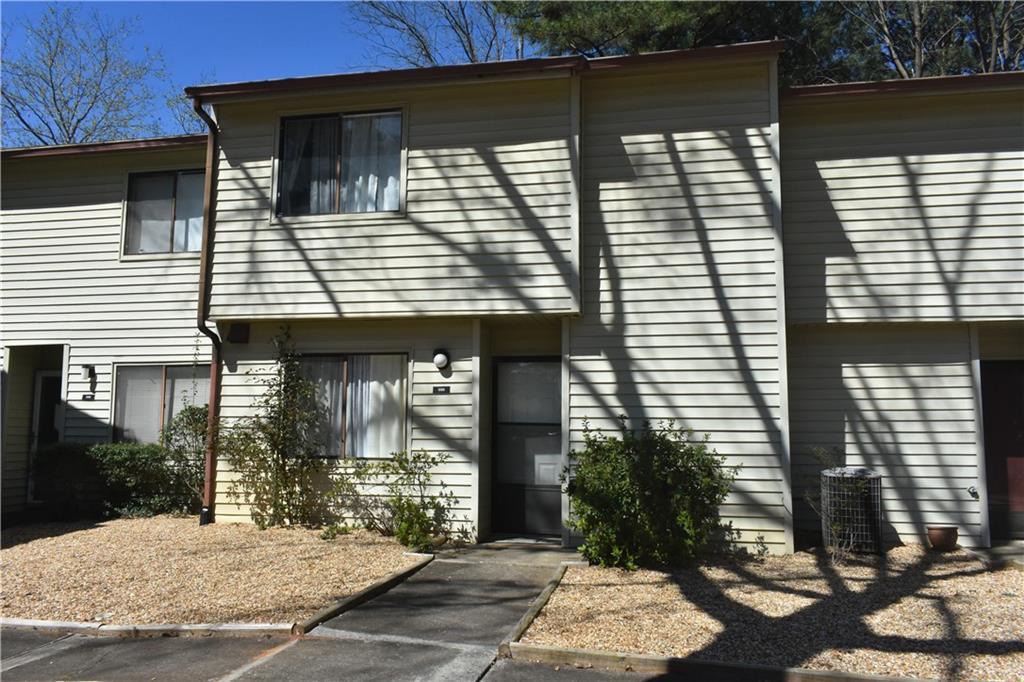 1098 Country Ct., Lawrenceville, GA 30044