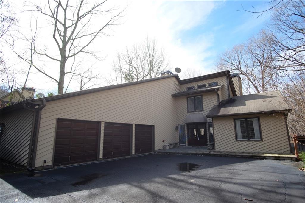 6144 Scott Dr., Flowery Branch, GA 30542