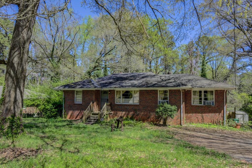 2098 Seavey Dr., Decatur, GA 30032