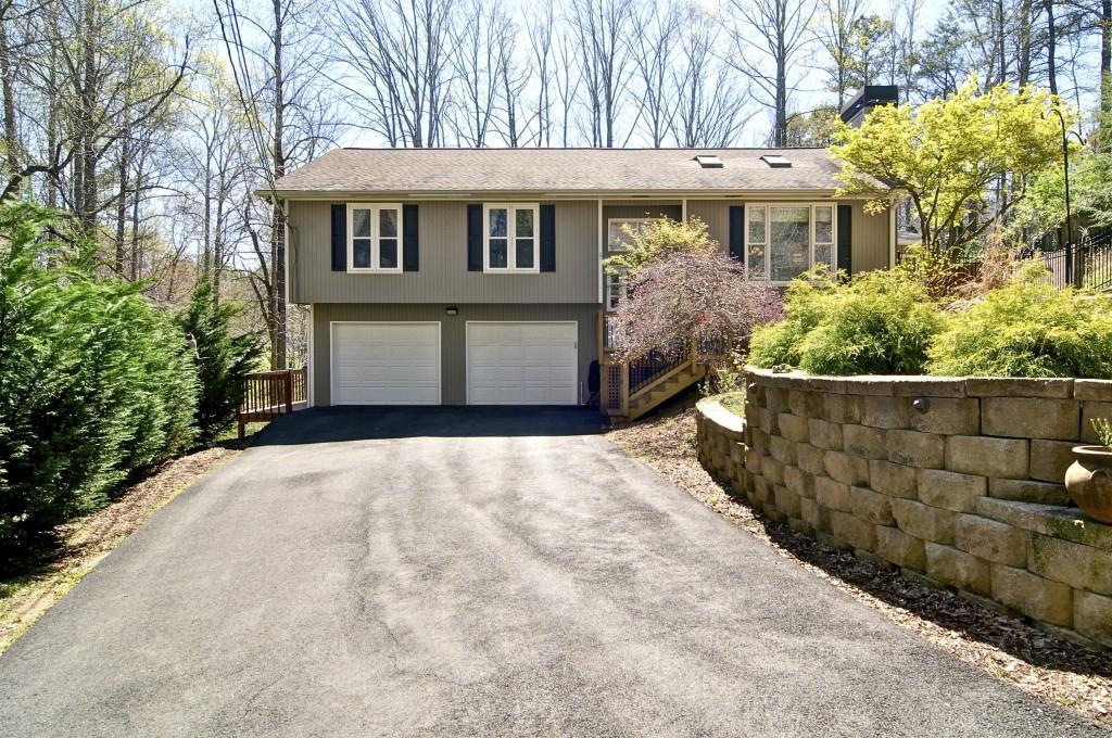 108 Toonigh Ct., Woodstock, GA 30188
