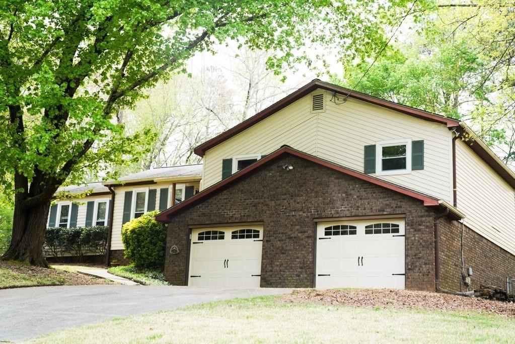534 Rivercrest Dr., Woodstock, GA 30188