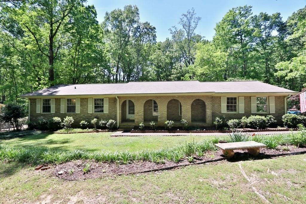 3672 Rainbow Cir., Snellville, GA 30039