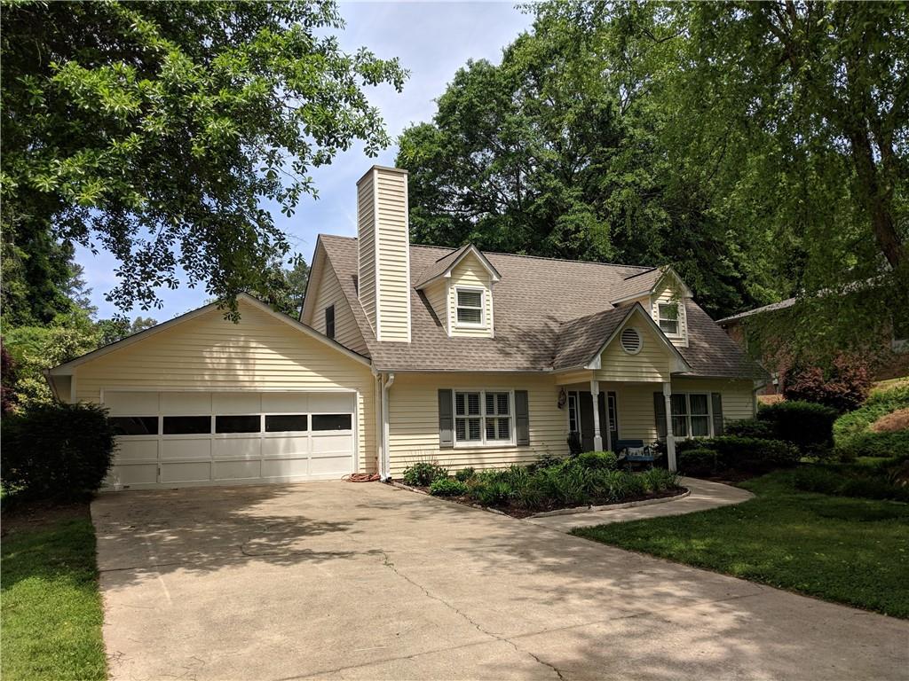 576 Long Oak Dr., Gainesville, GA 30501