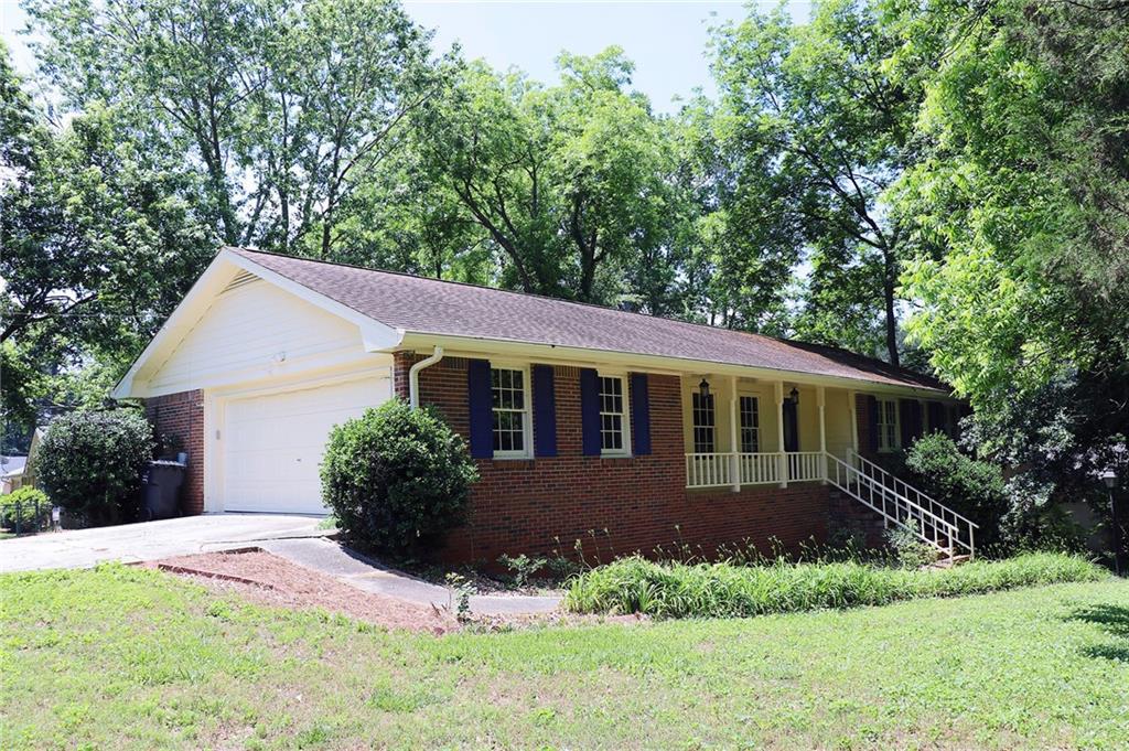 5276 Corinth Cir., Stone Mountain, GA 30087