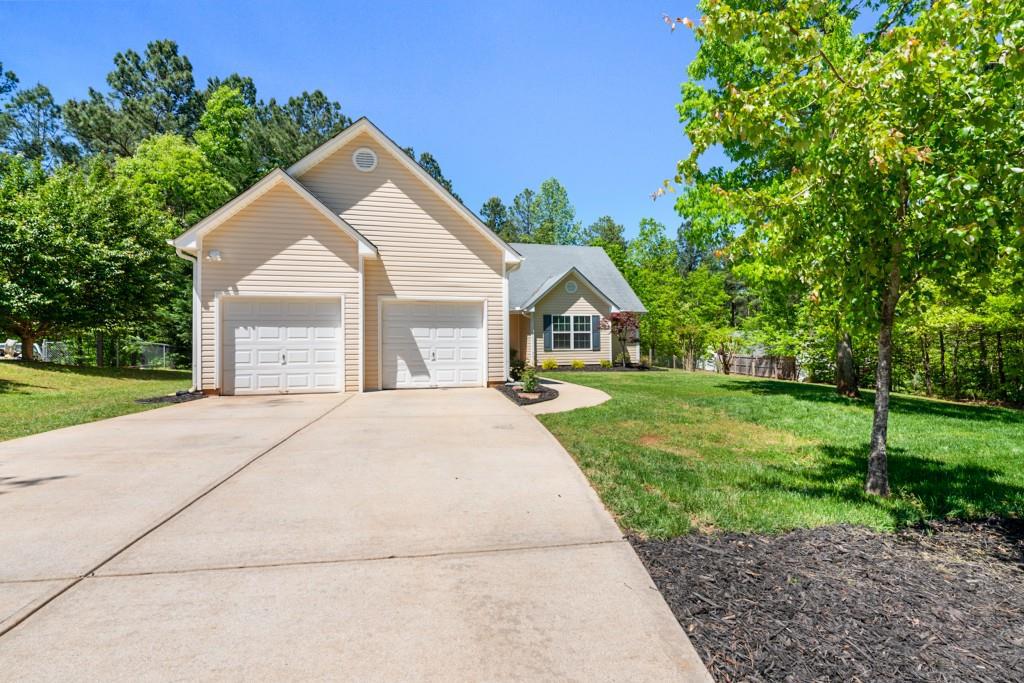 89 Oak Ridge Dr., Dawsonville, GA 30534