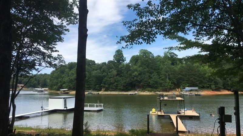 7880 Floyd Ln., Gainesville, GA 30506