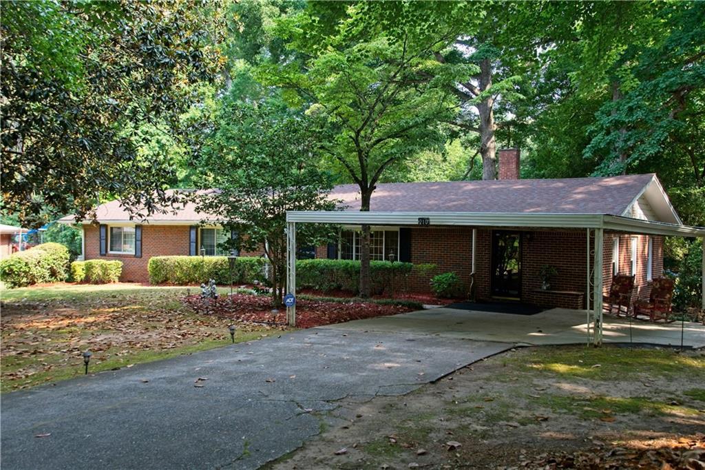 210 Pinewood Ln., Stockbridge, GA 30281