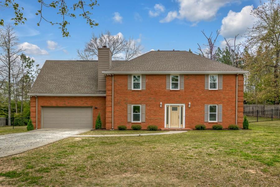 760 Kings Crest Ct., Fairburn, GA 30213