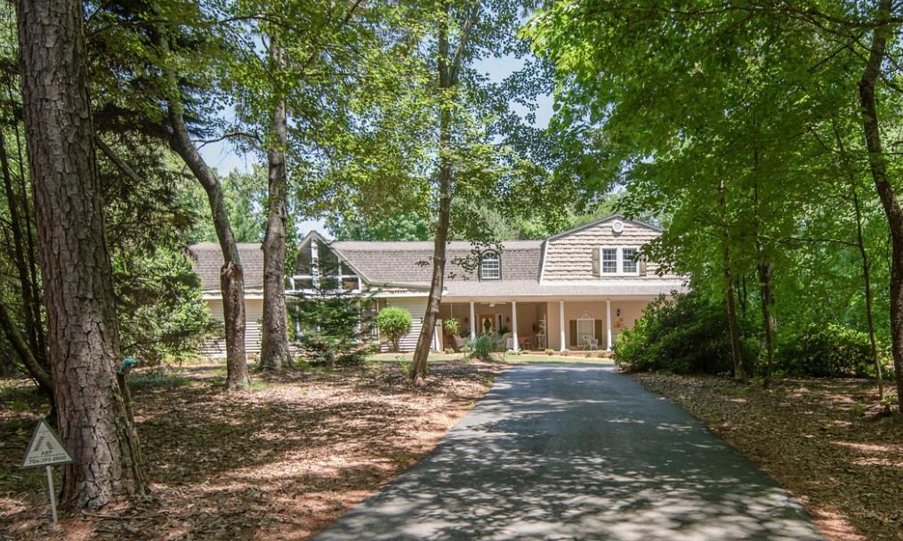 579 Wax Rd., Silver Creek, GA 30173