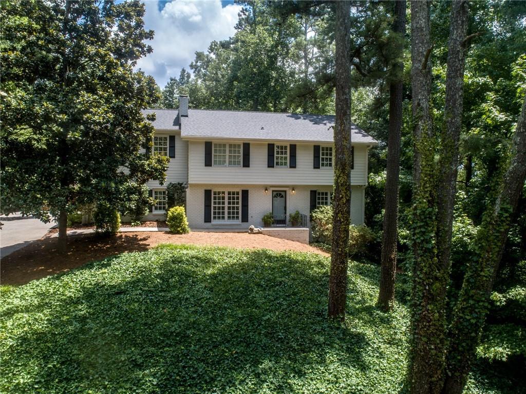 1205 Lake Crest Ter., Roswell, GA 30075