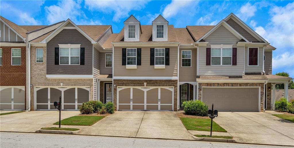 940 Pierce Ivy Ct., Lawrenceville, GA 30043