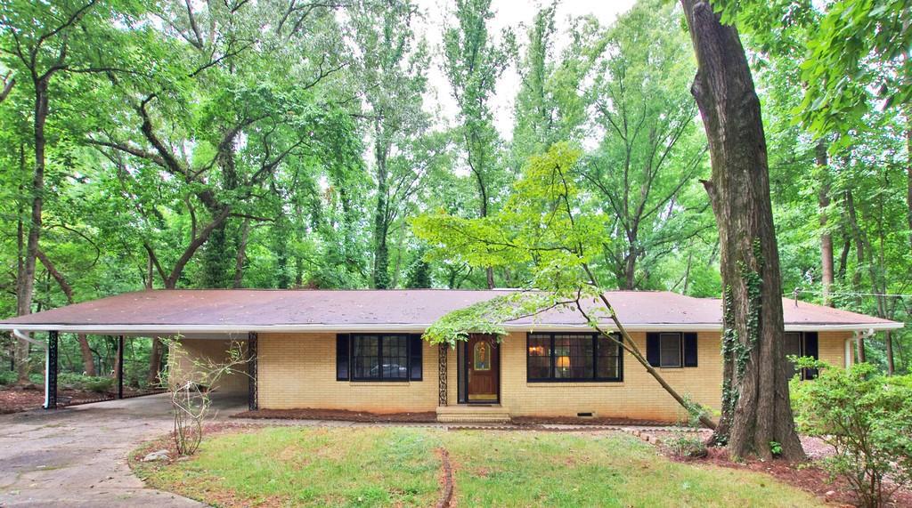 2700 Piney Wood Dr., East Point, GA 30344