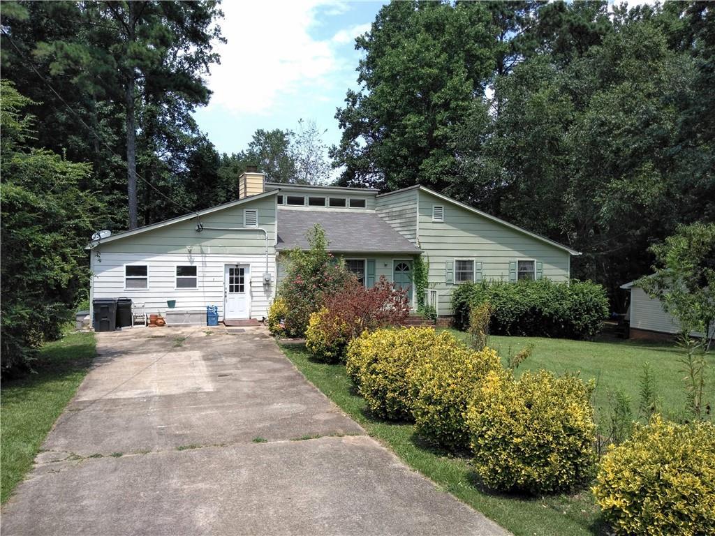 5668 Macedin Dr., Douglasville, GA 30135