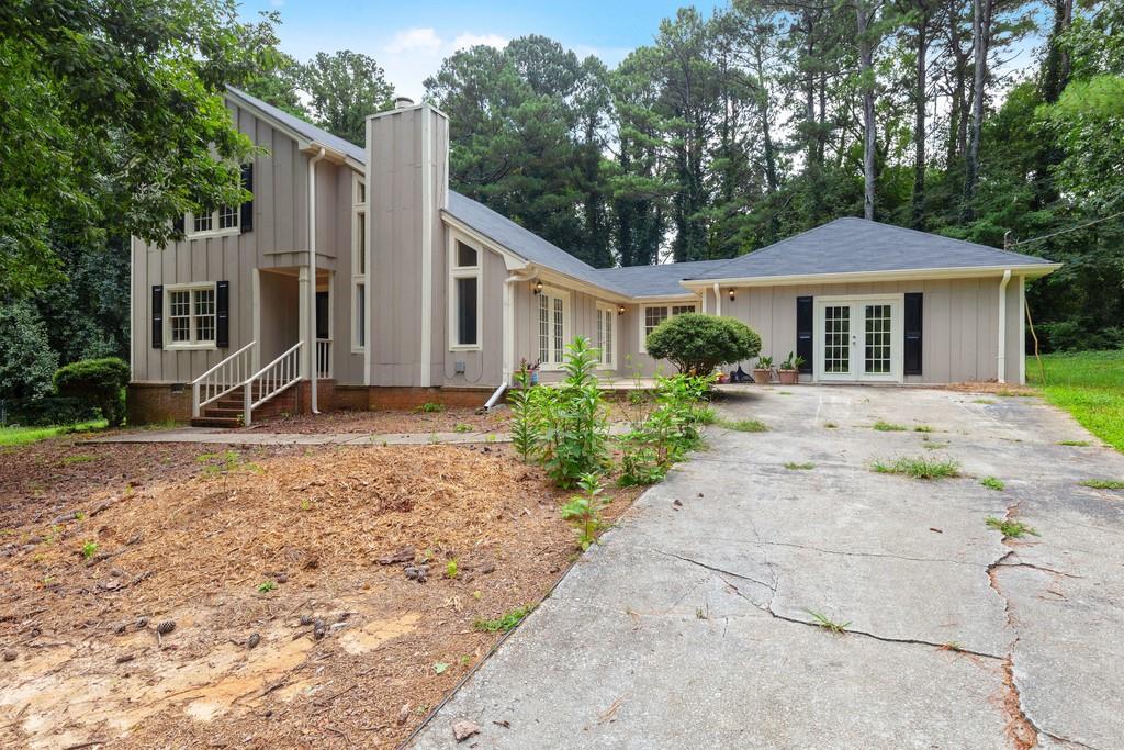 1362 Denfield Ct., Lithonia, GA 30058