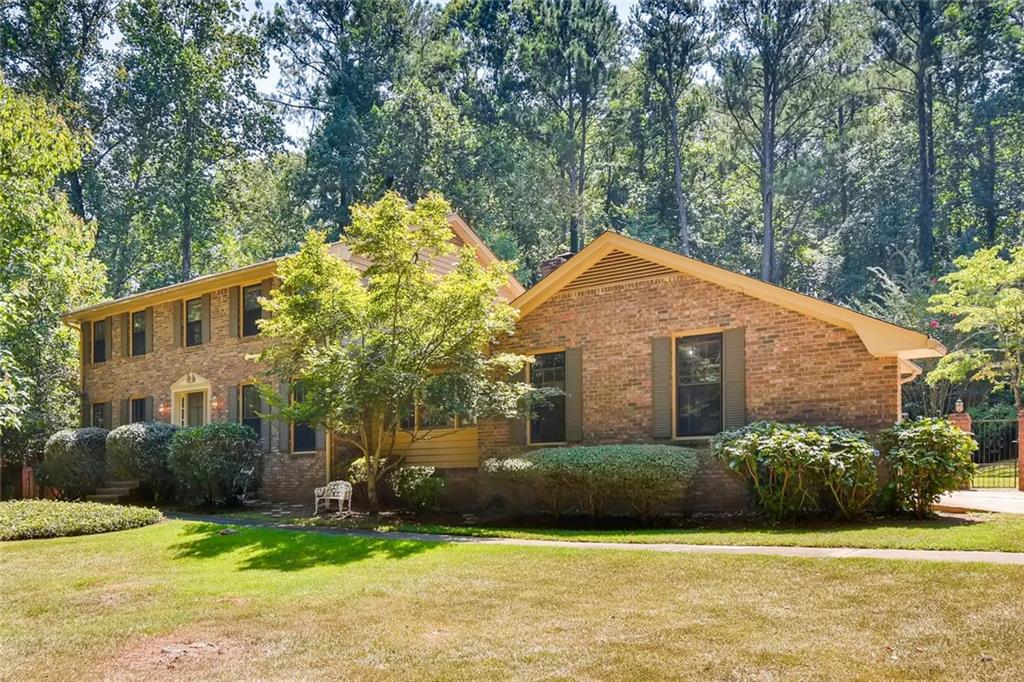 2501 Emerald Dr., Lake Spivey, GA 30236