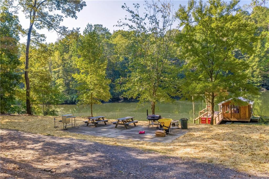 1468 Thomason Rd., Talking Rock, GA 30175