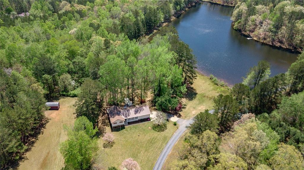 5332 Pamela Dr., Douglasville, GA 30135