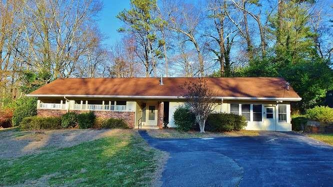 560 Park Street Pl., Gainesville, GA 30501