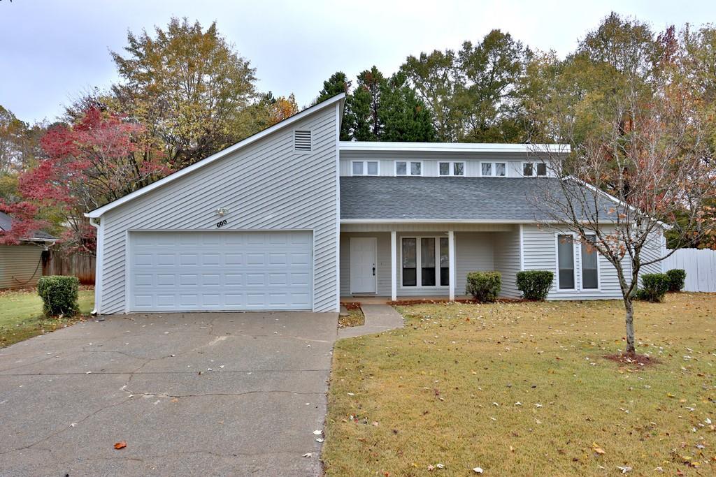 600 Applewood Ln., Marietta, GA 30064