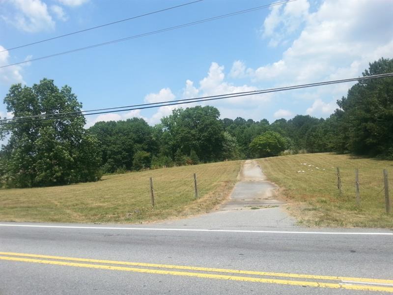 3132 Rosebud Rd., Loganville, GA 30052