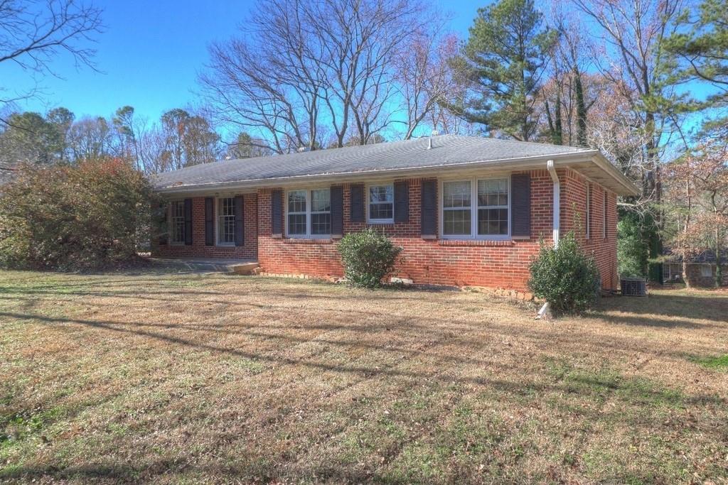 1663 Pounds Rd., Stone Mountain, GA 30087