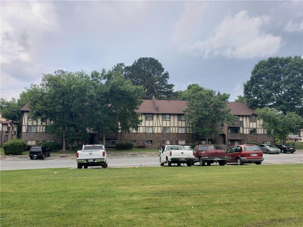 705 Camelot Dr., Atlanta, GA 30349