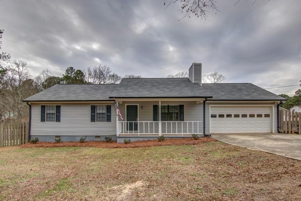 2580 Azalea Dr., Loganville, GA 30052