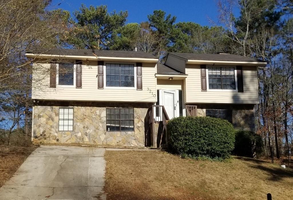 3210 Smoke Ridge Ct., Fairburn, GA 30213