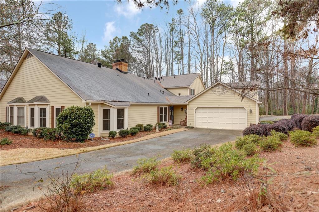 141 Great Oaks Ln., Roswell, GA 30075